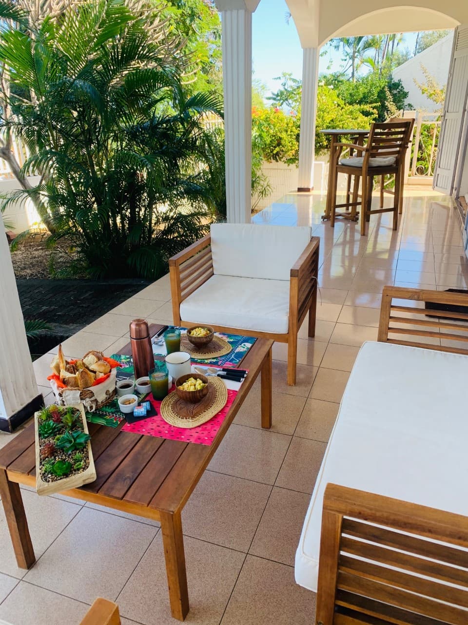 Petit-déjeuner et prestations — PETIT-DEJEUNER 5